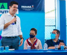 O Governo do Paraná entregou nesta quinta-feira (4) kits de robótica para mais 23 instituições de ensino, de nove municípios. A entrega foi feita pelo chefe da Casa Civil do Governo do Paraná, Guto Silva, pelo secretário da Justiça, Família e Trabalho, Ney Leprevost, e pelo diretor geral da Secretaria da Educação e do Esporte, Vinicius Neiva. Foto: Guilherme Flores/Casa Civil