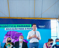 O Governo do Paraná entregou nesta quinta-feira (4) kits de robótica para mais 23 instituições de ensino, de nove municípios. A entrega foi feita pelo chefe da Casa Civil do Governo do Paraná, Guto Silva, pelo secretário da Justiça, Família e Trabalho, Ney Leprevost, e pelo diretor geral da Secretaria da Educação e do Esporte, Vinicius Neiva. Foto: Guilherme Flores/Casa Civil