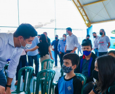 O Governo do Paraná entregou nesta quinta-feira (4) kits de robótica para mais 23 instituições de ensino, de nove municípios. A entrega foi feita pelo chefe da Casa Civil do Governo do Paraná, Guto Silva, pelo secretário da Justiça, Família e Trabalho, Ney Leprevost, e pelo diretor geral da Secretaria da Educação e do Esporte, Vinicius Neiva. Foto: Guilherme Flores/Casa Civil