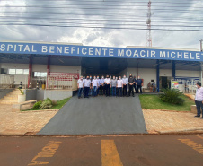 O secretário de Estado da Saúde, Beto Preto, assinou nesta sexta-feira (5) a autorização para o aumento no repasse de custeio ao Hospital Moacir Micheletto, em Assis Chateaubriand, logo após a visita na unidade. - Assis Chateaubriand, 05/11/2021 - Foto: Andressa Desyreé / Sesa