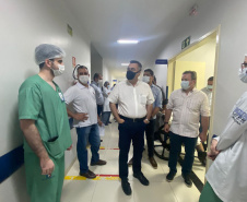 O secretário de Estado da Saúde, Beto Preto, assinou nesta sexta-feira (5) a autorização para o aumento no repasse de custeio ao Hospital Moacir Micheletto, em Assis Chateaubriand, logo após a visita na unidade. - Assis Chateaubriand, 05/11/2021 - Foto: Andressa Desyreé / Sesa