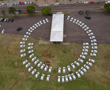 Governador Carlos Massa Ratinho Junior entrega 69 veículos para os 25 municípios da 10ª Regional de Saúde, em Cascavel. Carros serão usados para reforçar estratégia de Saúde da Família, com atendimentos domiciliares realizados pelos municípios. -  Cascavel, 05/11/2021 - Foto Gilson Abreu/AEN