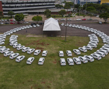 Governador Carlos Massa Ratinho Junior entrega 69 veículos para os 25 municípios da 10ª Regional de Saúde, em Cascavel. Carros serão usados para reforçar estratégia de Saúde da Família, com atendimentos domiciliares realizados pelos municípios. -  Cascavel, 05/11/2021 - Foto Gilson Abreu/AEN