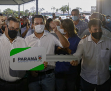 Governador Carlos Massa Ratinho Junior entrega 69 veículos para os 25 municípios da 10ª Regional de Saúde, em Cascavel. Carros serão usados para reforçar estratégia de Saúde da Família, com atendimentos domiciliares realizados pelos municípios. - Cascavel, 05/11/2021 - Foto Gilson Abreu/AEN