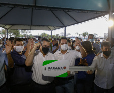 Governador Carlos Massa Ratinho Junior entrega 69 veículos para os 25 municípios da 10ª Regional de Saúde, em Cascavel. Carros serão usados para reforçar estratégia de Saúde da Família, com atendimentos domiciliares realizados pelos municípios. - Cascavel, 05/11/2021 - Foto Gilson Abreu/AEN