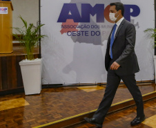 O governador Carlos Massa Ratinho Junior recebeu nesta sexta-feira (5) o título de “Benfeitor do Oeste”. A homenagem é dos prefeitos que integram a Associação dos Municípios do Oeste do Paraná foi conferida durante a 15ª edição do maior evento da imprensa da região, o Prêmio Amop de Jornalismo. 
Foto Gilson abreu/AEN

