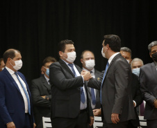 O governador Carlos Massa Ratinho Junior recebeu nesta sexta-feira (5) o título de “Benfeitor do Oeste”. A homenagem é dos prefeitos que integram a Associação dos Municípios do Oeste do Paraná foi conferida durante a 15ª edição do maior evento da imprensa da região, o Prêmio Amop de Jornalismo. 
Foto Gilson abreu/AEN
