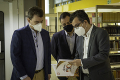 Biblioteca Central da UEM recebe doação de 23 mil livros