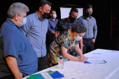 Desde segunda-feira (22), o programa PlanificaSUS teve a adesão formalizada de 115 municípios do Estado e de todos os consórcios da macrorregião Noroeste. Um a um, prefeitos e secretários municipais das Regionais de Saúde assinaram o termo de participação no projeto. - Curitiba, 25/11/2021 - Foto: Maria Sezineide Cavalcante de Melo - 11RS
