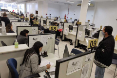 A Agência do Trabalhador de Curitiba realizou nesta sexta-feira (12) um mutirão para encaminhar candidatos a vagas em shoppings centers da capital e região metropolitana, nos setores de comércio e alimentação. - Curitiba, 12/11/2021 - Foto: SEJUF