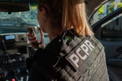 A Polícia Civil do Paraná (PCPR) alerta mulheres para a importância da manutenção da denúncia contra agressores e o comparecimento à delegacia, quando chamada, durante a investigação. O registro da ocorrência é o primeiro passo para a instauração de um inquérito, mas a colaboração da vítima é necessária para a completa conclusão de um procedimento de polícia judiciária.  - Foto: Fábio Dias/PCPR