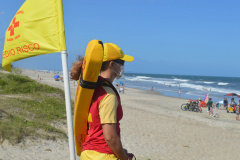 Corpo de Bombeiros fazem 126 salvamentos em oito dias de trabalho nas praias da Costa Leste do Paraná