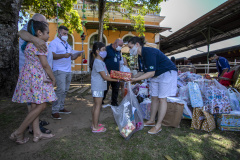 Em ação solidária de Natal, Portos do Paraná doa presentes e cestas básicas