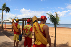 Fiscalização intensa do Corpo de Bombeiros leva tranquilidade e segurança às praias de água doce da Costa Oeste