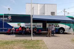 Em ônibus itinerante, Estado leva oportunidades de emprego aos moradores da RMC