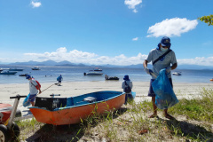 Sanepar coleta 200 quilos de lixo em Guaraqueçaba num único dia