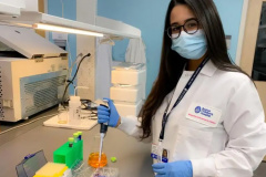 Jovem pesquisadora desenvolve pesquisa sobre dor em hospital ligado à Harvard Medical School - A jovem pesquisadora Fernanda Soares Rasquel de Oliveira.