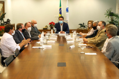 Governador assina ordem de serviço para construção da primeira Cidade do Idoso no Paraná