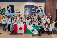 Despedida do Paraná rumo ao Canadá tem muita emoção, alegria e gratidão de estudantes e pais