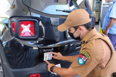  Orientações de segurança são feitas durante campanha educativa “Sou amigo da Polícia Militar” em postos de combustíveis e módulos móveis