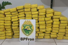 BPFRON apreende carro carregado com mais de 100 quilos de maconha em Itaipulândia (PR)