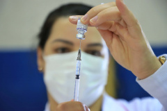 Paraná vai aplicar a 4ª dose de reforço contra a Covid-19 na população acima de 80 anos