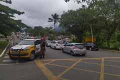 Batalhão Rodoviário faz inversão de pista na PR 412 sentido Ferry Boat no Litoral para retorno do Carnaval