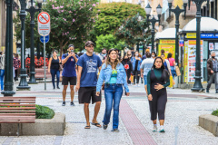 Março confirma melhora no quadro de Covid-19, com queda de 82,% nos casos e 66,5% em mortes