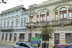 ​A Secretaria da Administração e da Previdência (Seap), por meio do Departamento de Patrimônio do Estado (DPE), realizará no dia 24 de maio a alienação de dois imóveis do patrimônio público que se encontram desocupados. um dos imóveis fica em Curitiba, e o outro em Medianeira - Curitiba, 05/05/2022 ​                               