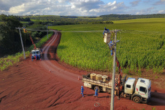 PR Trifásico já alcança 7.913 quilômetros de novas redes rurais em todo o Paraná