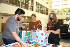 Celepar conecta novos leitores em ação solidária do dia do Livro