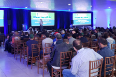 Produtores comemoram economia na conta de luz durante o evento do RenovaPR