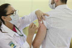 Paraná vai aplicar a 2ª dose de reforço contra a Covid-19 em pessoas acima de 40 anos
