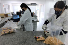 Produtos Juninos são fiscalizados pelo IPEM-PR  O Instituto de Pesos e Medidas do Paraná alerta os consumidores para a compra de produtos que são mais vendidos nessa época do ano, quando são realizadas as festas juninas
