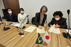 UEL firma convênio com empresa japonesa para transferência de tecnologia para agricultura sustentável