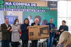 Mais de mil kits com TV e computador são entregues a escolas Região Metropolitana de Curitiba