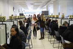 Agência do Trabalhador de Curitiba promove mutirão de empregos para bares e restaurantes