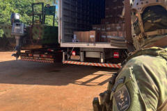 BPFron e PF apreendem cigarros contrabandeados e embarcação em Marechal Cândido Rondon