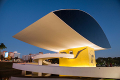 Museu Oscar Niemeyer realiza o   programa Férias no MON de julho