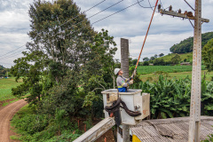 Copel completa 68 anos prestes a concluir 10 mil km de redes do Programa PR Trifásico
