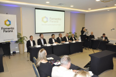 Fomento Paraná recebe missão técnica de associações comerciais do oeste do estado