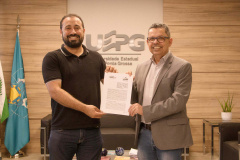 UEPG firma convênio com AMCG para capacitação de gestores públicos