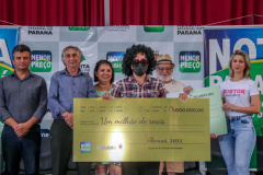   Empresária de Sarandi recebe o prêmio de R$ 1 milhão do programa Nota Paraná 