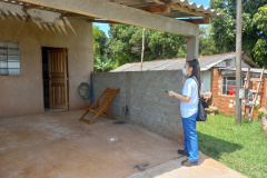 Sanepar orienta moradores sobre interligação de esgoto em Maria Helena, no Noroeste