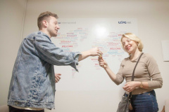 UEPG recepciona cientista ucraniana para desenvolvimento de pesquisas