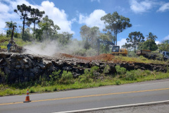 Detonação de rochas interdita rodovia entre Bituruna e usina Foz do Areia