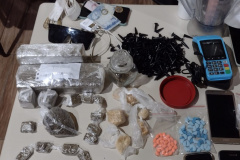 CIROCAM prende casal e apreende adolescentes por tráfico de drogas no litoral