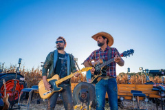 Sertanejo, samba e pagode: fim de semana do Verão Maior Paraná promete mais diversão no Litoral