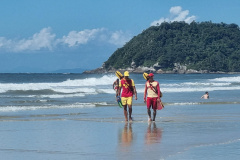 Corpo de Bombeiros foca na prevenção para reduzir ocorrências na Ilha do Mel durante o Verão Maior Paraná