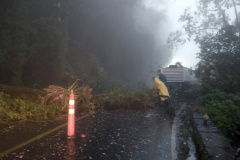 Quedas de árvores bloqueiam o tráfego na Estrada da Graciosa